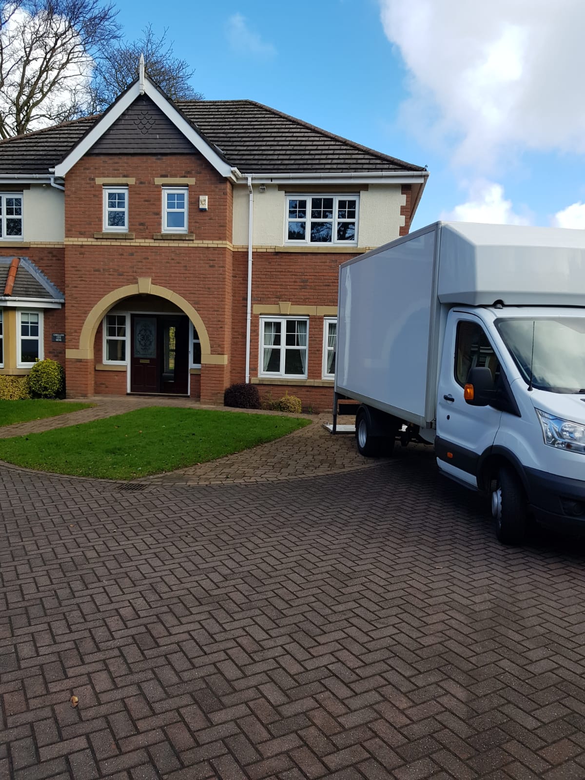 Luton van at a Liverpool house move